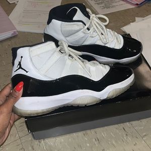 Concord Air Jordan 11 Retro-White/Black Concord size 9.5 Mens